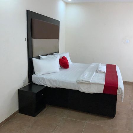 Senators Suites And Towers Hotel Omole Екстериор снимка