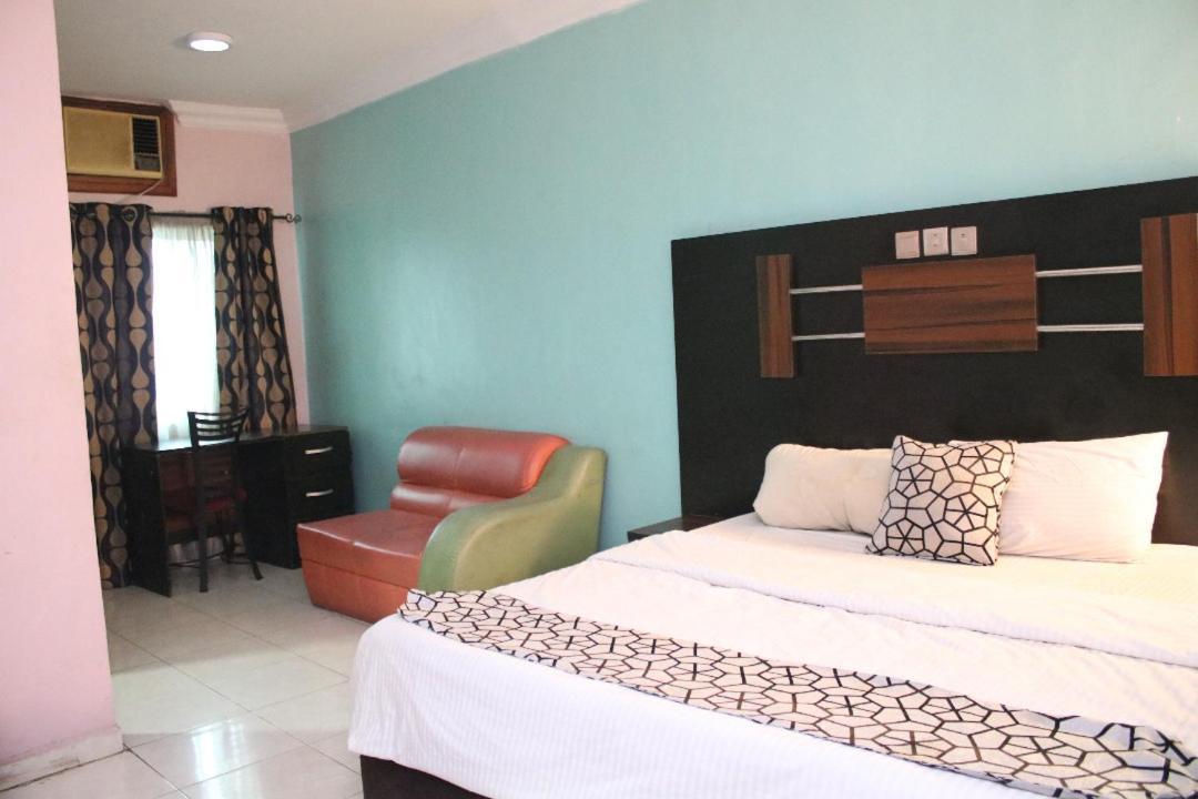 Senators Suites And Towers Hotel Omole Стая снимка