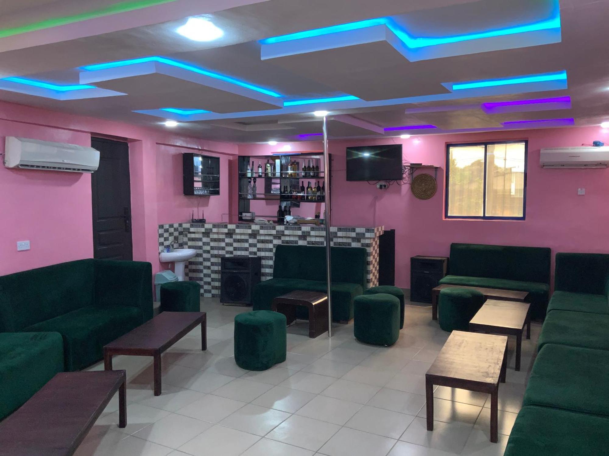 Senators Suites And Towers Hotel Omole Екстериор снимка