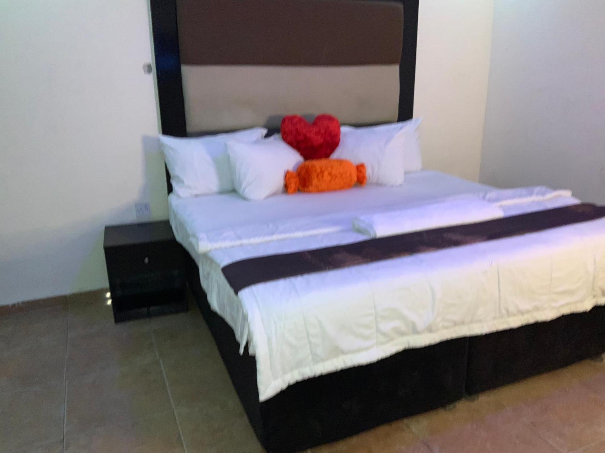 Senators Suites And Towers Hotel Omole Екстериор снимка